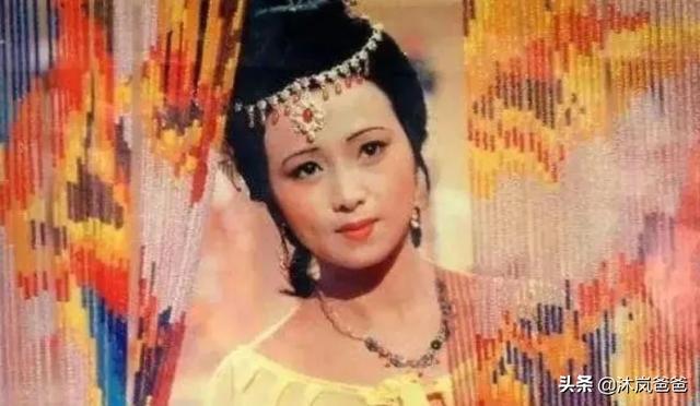 《红楼梦》袭人和宝玉发生了关系，黛玉不嫉妒反恭喜，为什么却嫉妒宝钗呢？
