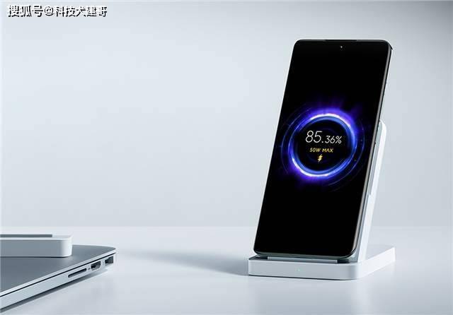 华为手机充电维修费用
:小米50W立式风冷无线充Pro发布；保时捷超路虎成“最不可靠”品牌