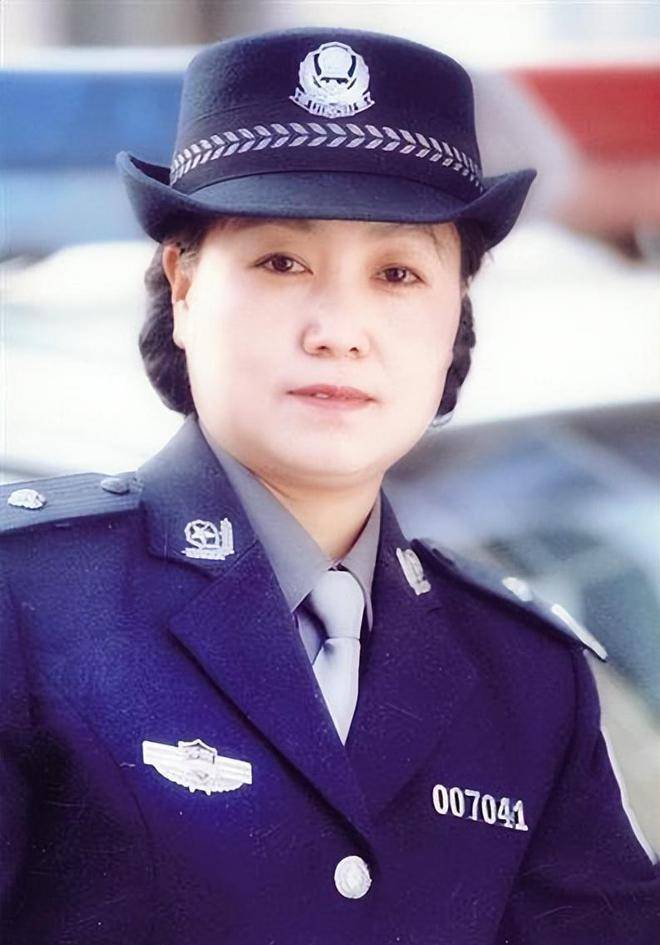 澳门版的苹果14:《狂飙》现实版的安欣，一生破案无数，因公殉职后14万人为其送行