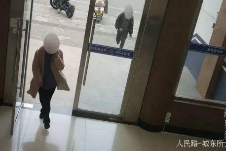 手机淘宝:她接了个电话，被老公“送”进派出所！在手机上来了一场极限拉扯