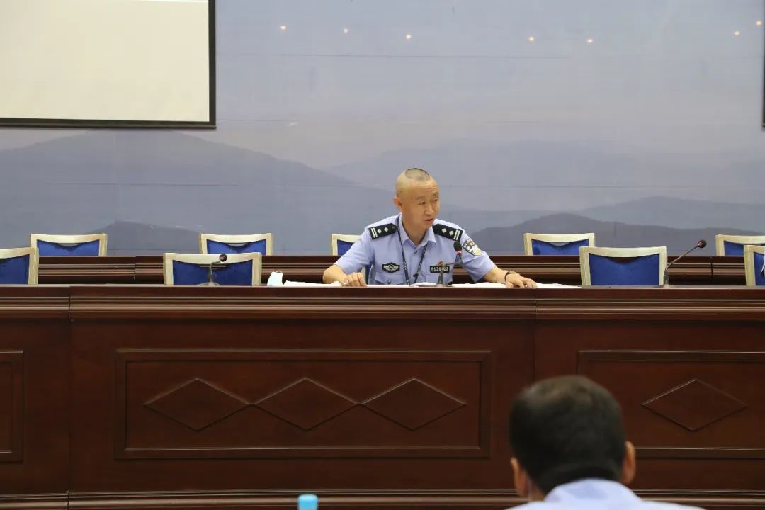澎湃新闻监狱手机澎湃新闻是官方媒体吗