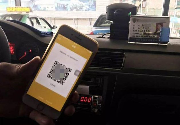 乘客偷走出租手机新闻手机掉出租车被顾客拿走了