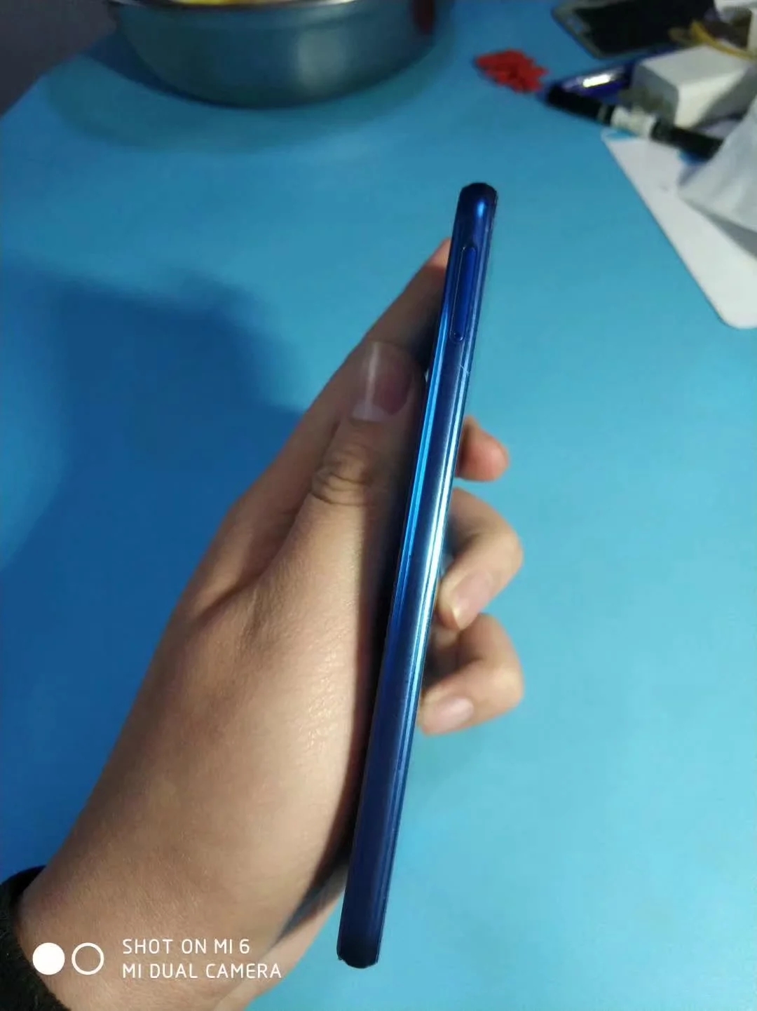 荣耀九青春版手机黑屏荣耀手机黑屏但是有声音怎么解决